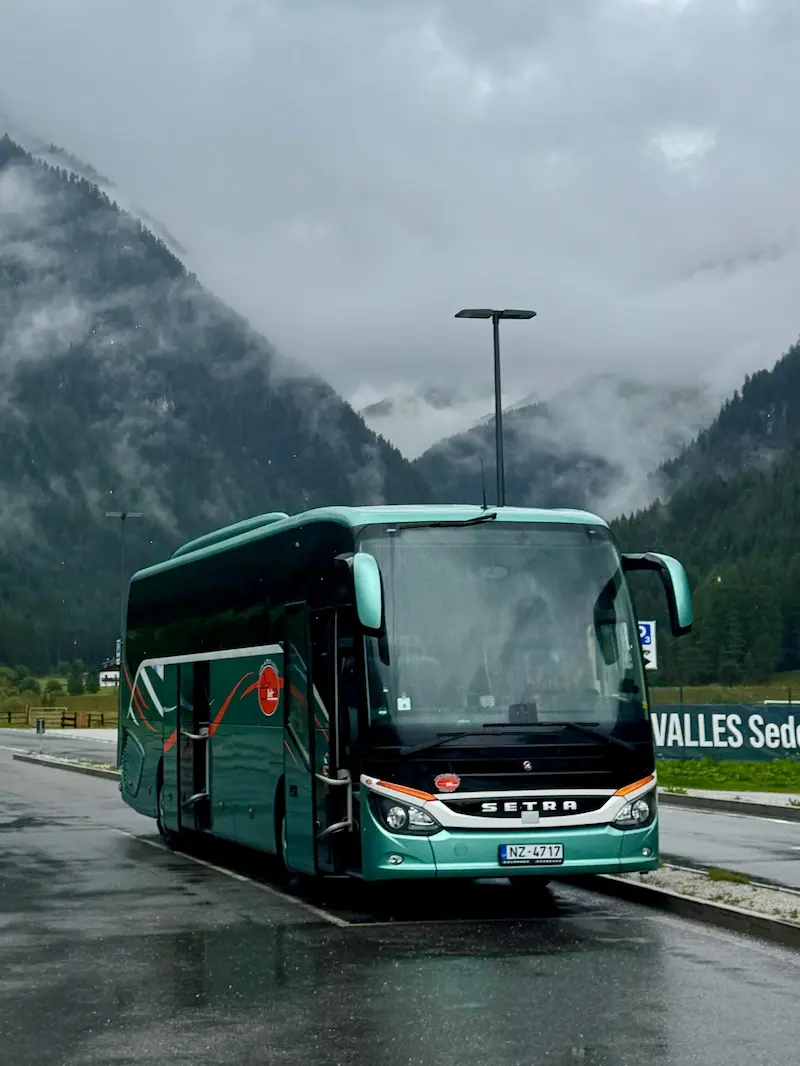 Ceļojumi ar autobusu